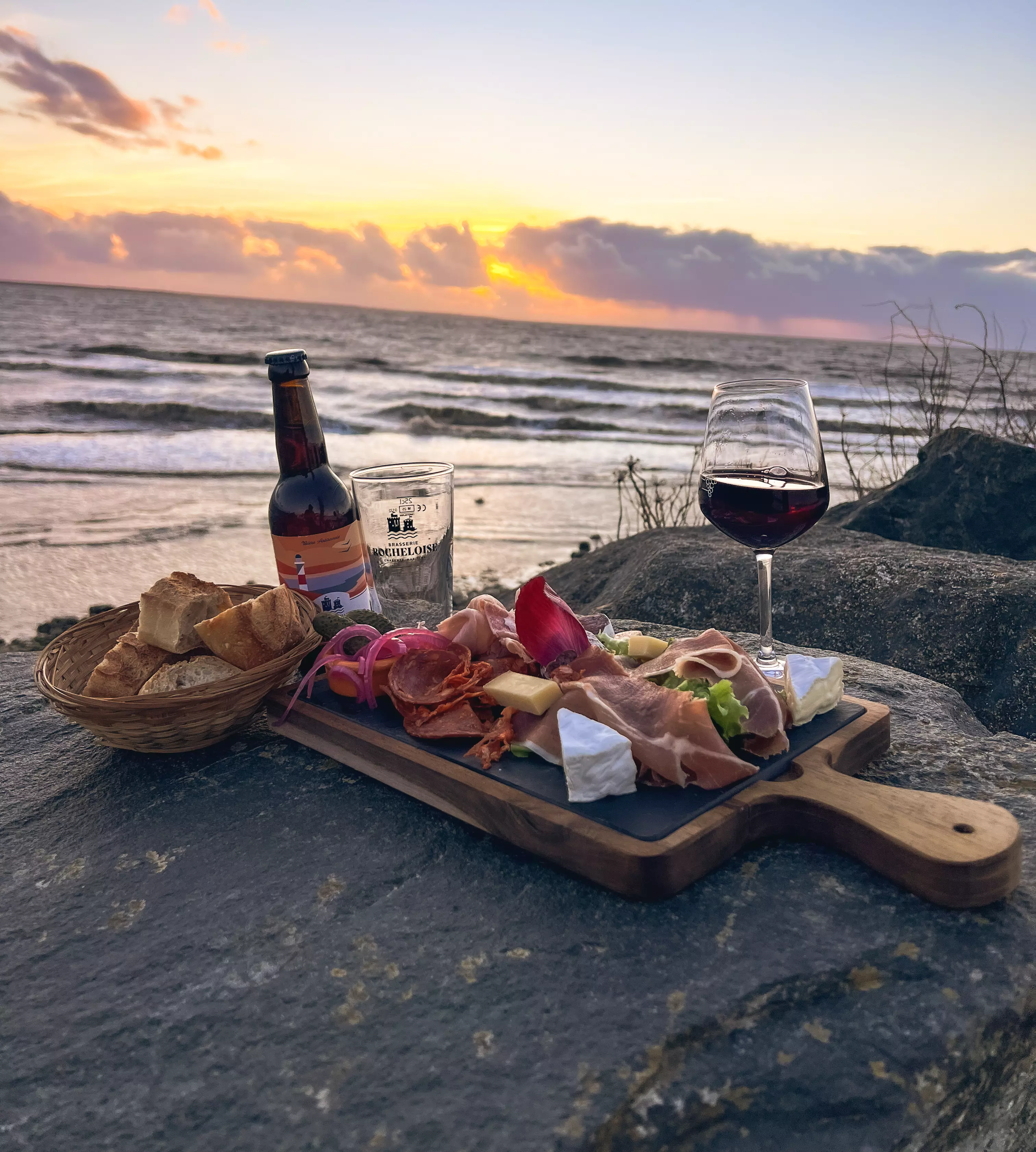 Planche a partager au bord de la plage